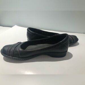 Clarks black leather flats 7 like new